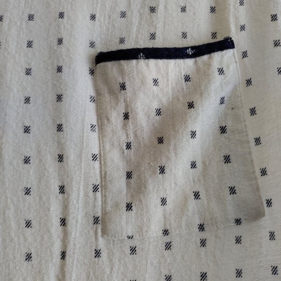 ✨ 5/$15 Vintage Blouse - Picture 3 of 4